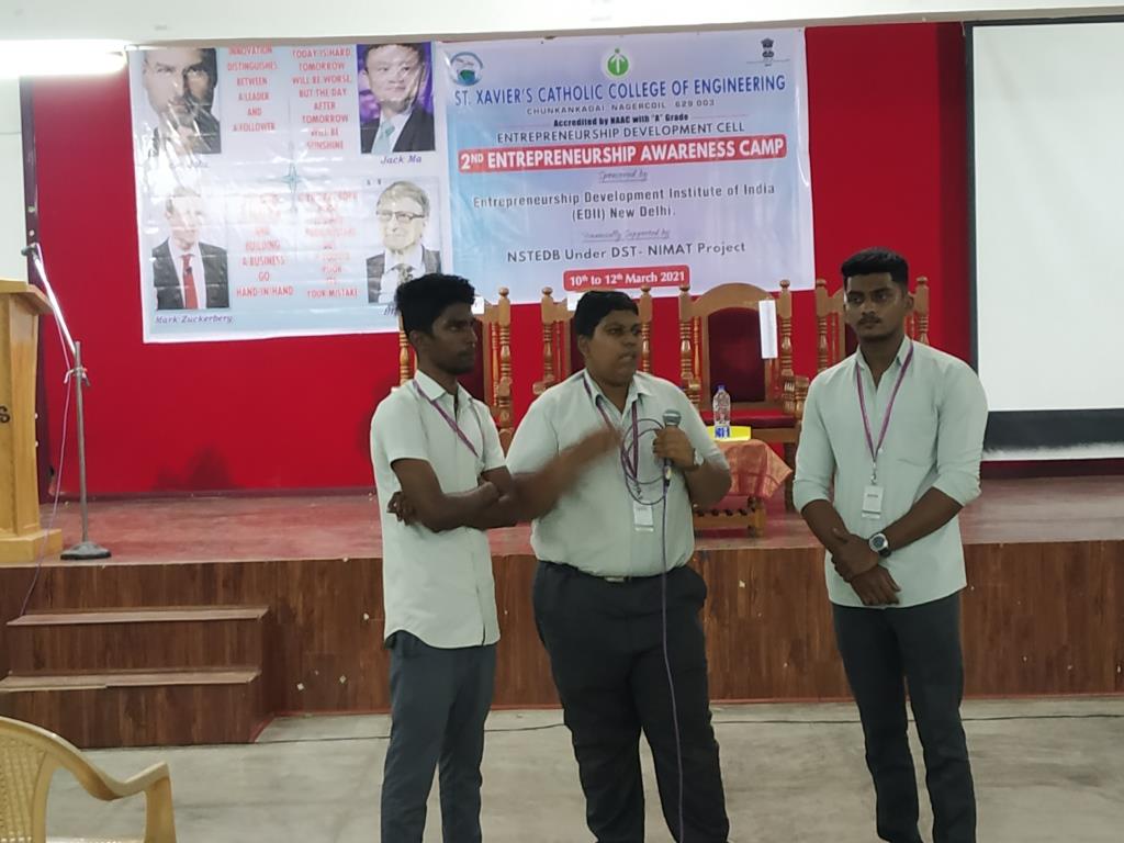 Students present business idea